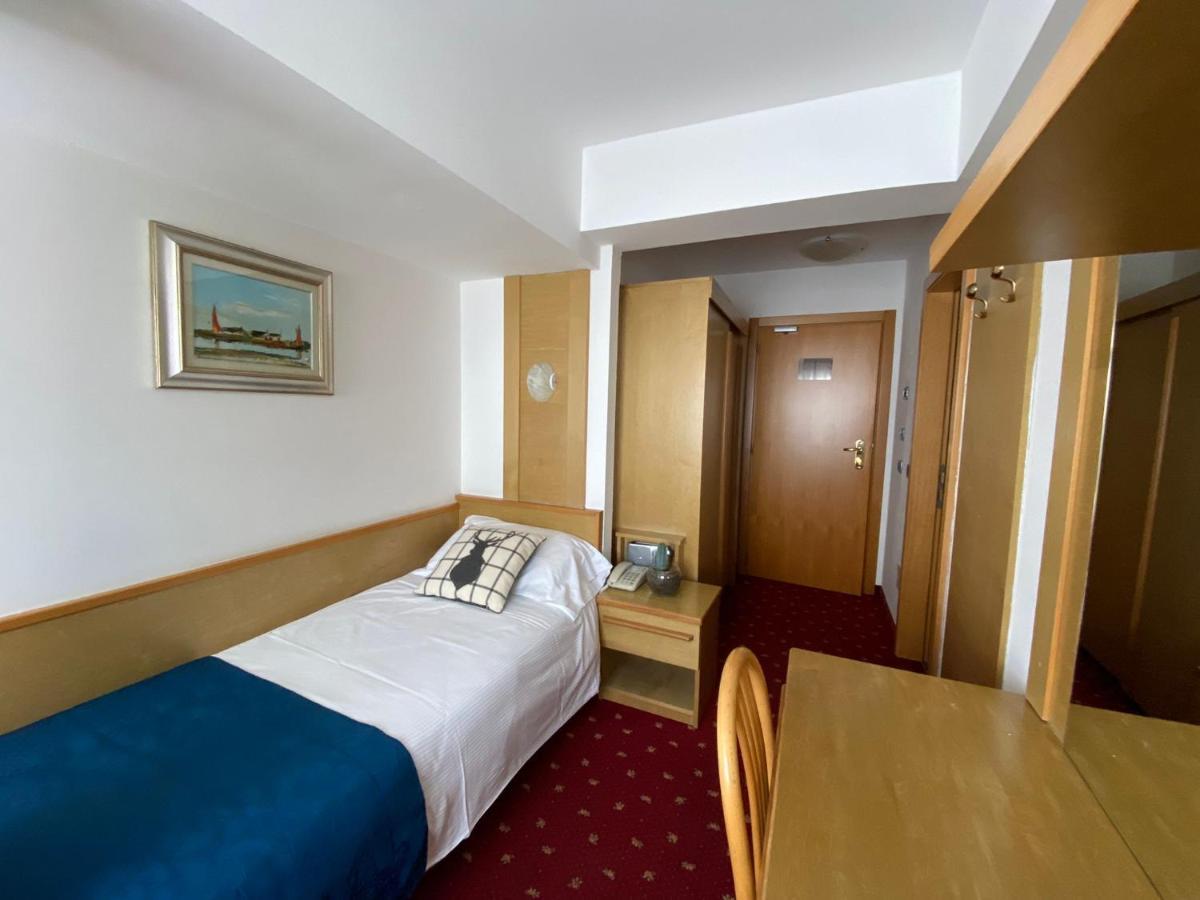 Grand Hotel Miramonti Passo del Tonale Habitación foto